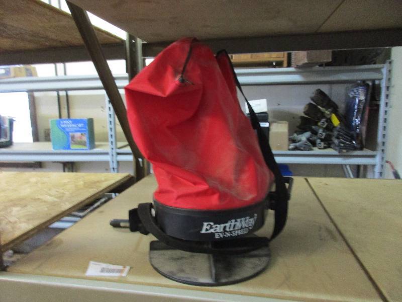 lot 86 image: Spreader