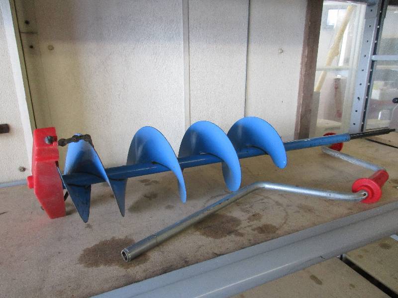 lot 95 image: Ice auger