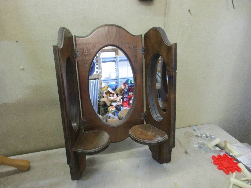 lot 107 image: Wall Shelf