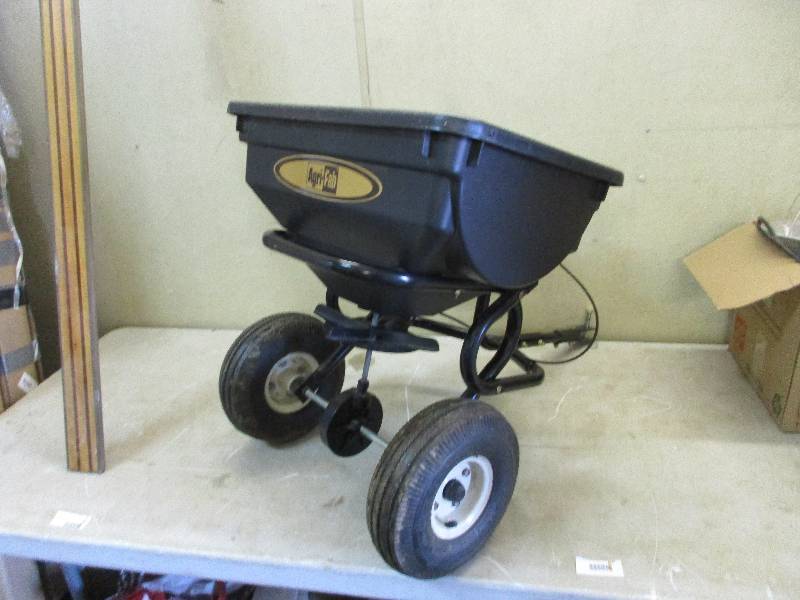 lot 120 image: Agrifab spreader