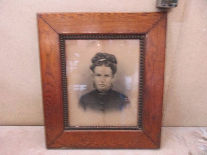 lot 130 image: Antique frame