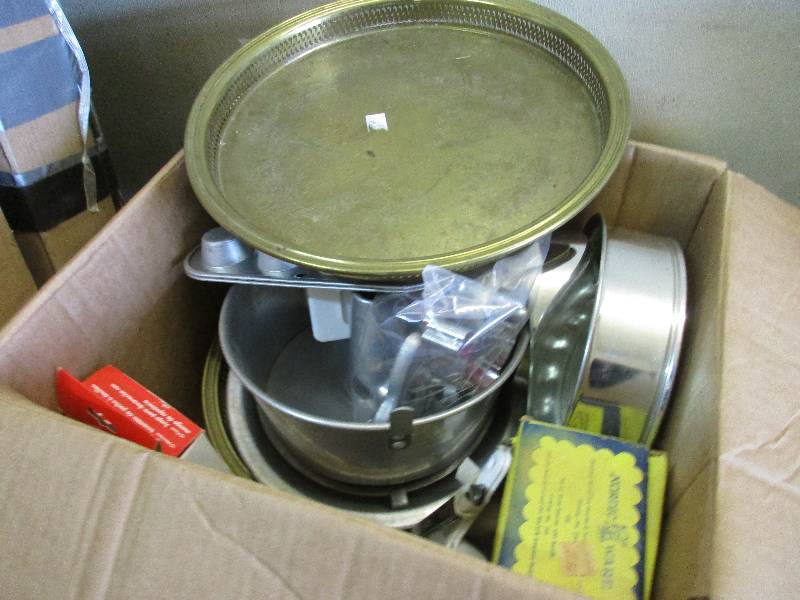 lot 138 image: Baking tins