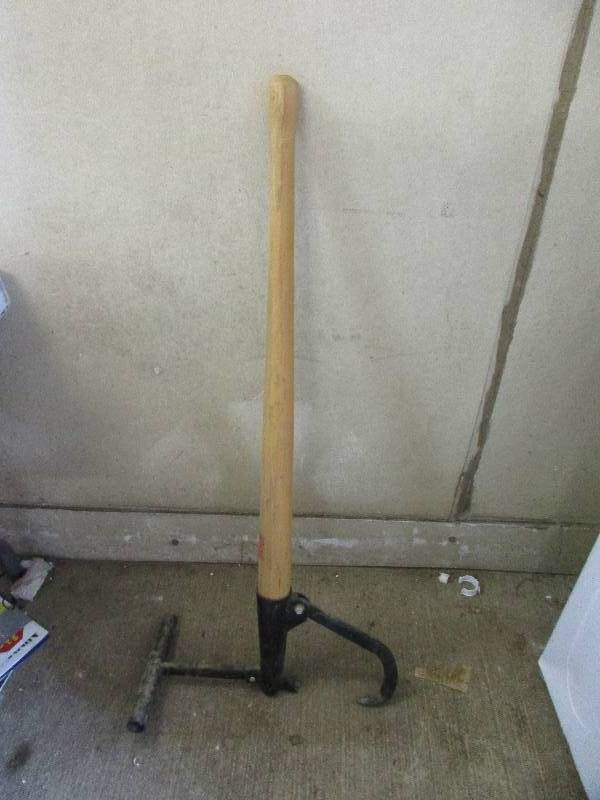 lot 147 image: Log roller