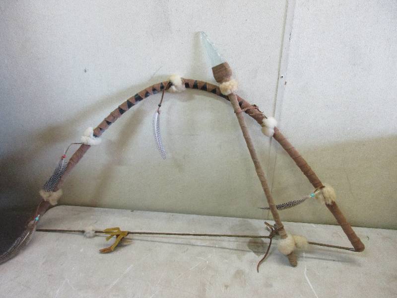lot 149 image: Decorative bow & arrow