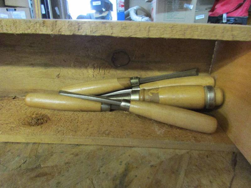 lot 150 image: Turning knives