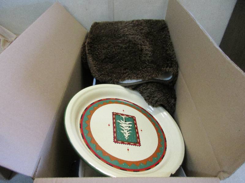 lot 158 image: Bathroom rugs and dishes