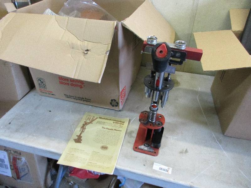 lot 167 image: Reloader & supplies
