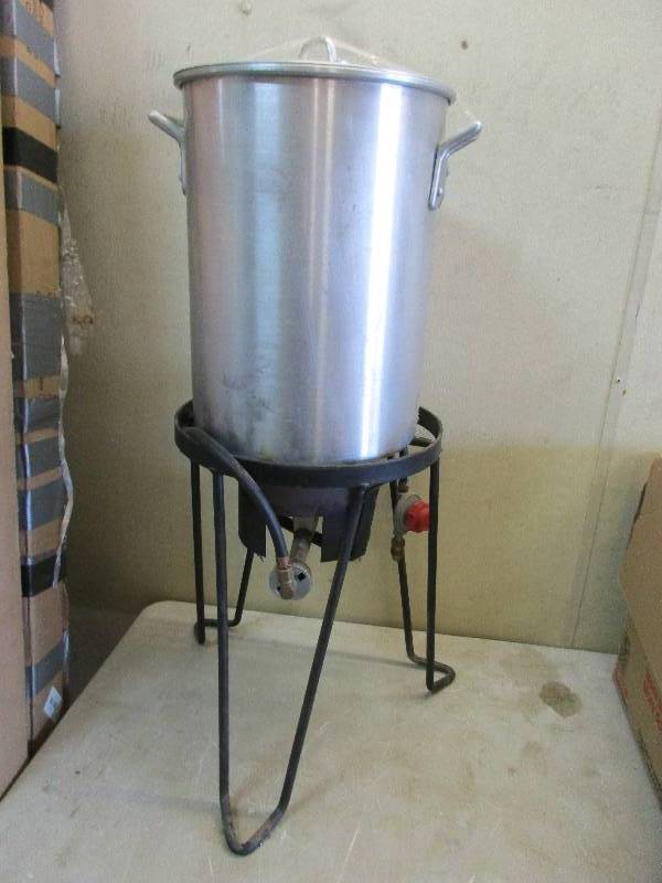 lot 172 image: Turkey fryer