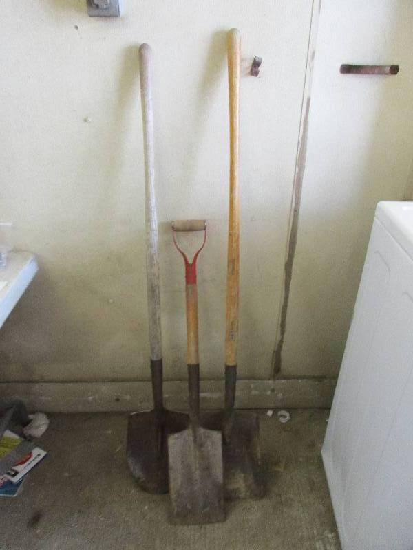 lot 180 image: Shovels