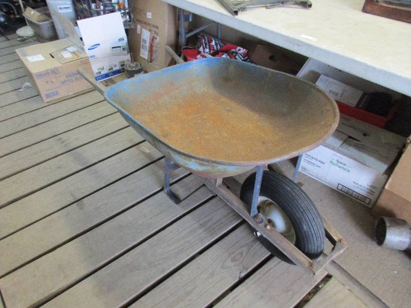 lot 182 image: Wheel barrow