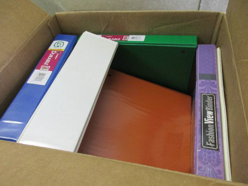 lot 198 image: 3 ring binders