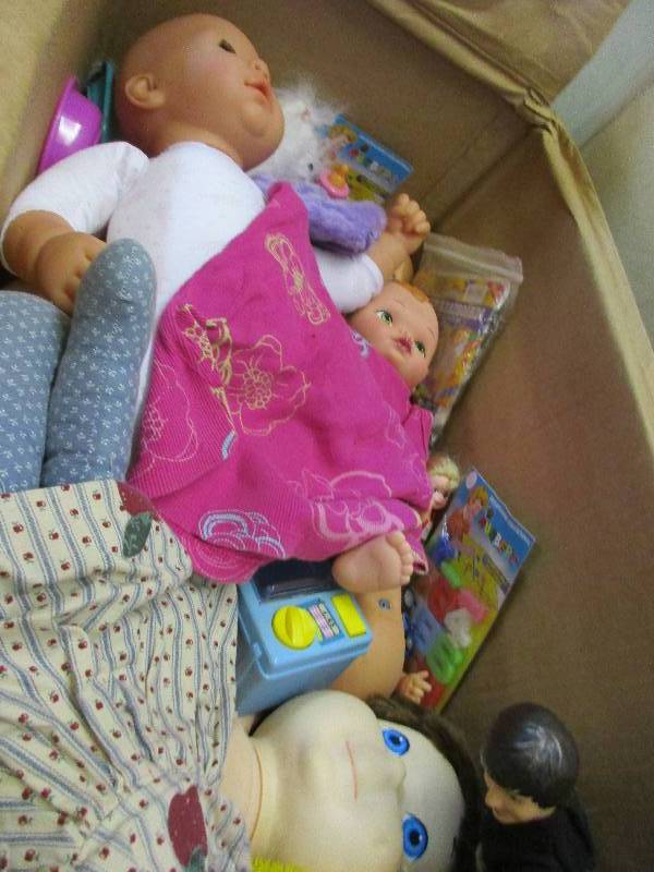 lot 199 image: Dolls