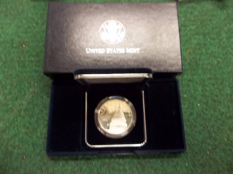 US Capitol Bicentennial Silver Dollar In Collector Case