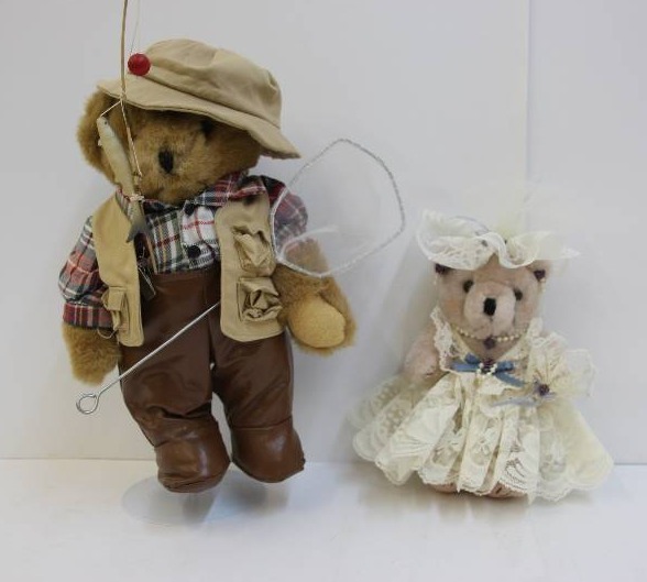 lot 11 image: Cute stuffed bear dolls.