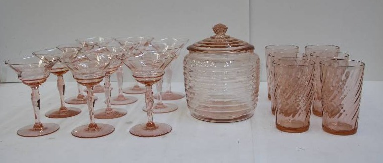 lot 23 image: Collectible Glassware