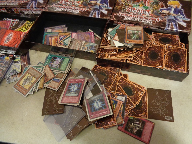 Large Lot of Naruto and Yu-Gi-Oh Cards