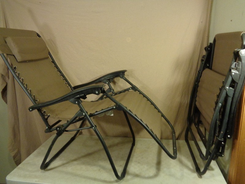 Pair of Lounging Lawn Chairs