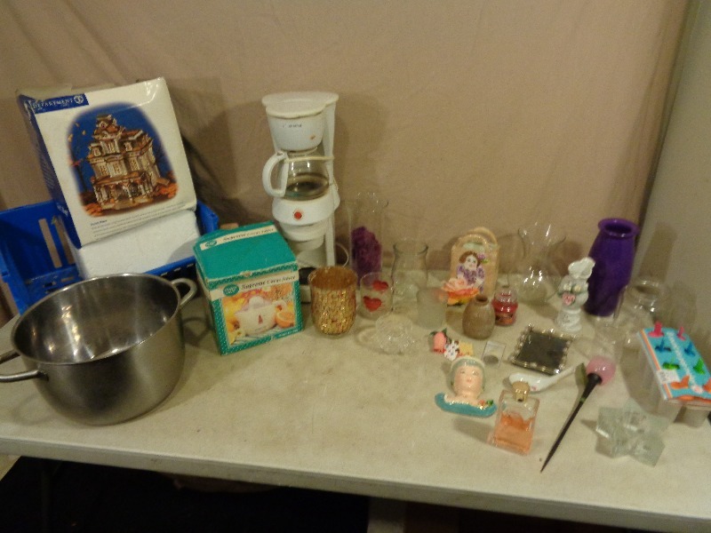 Dept 56 House and Kitchen Items