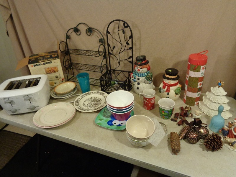 4 Slice Toaster, Metal Shelves, and Decor