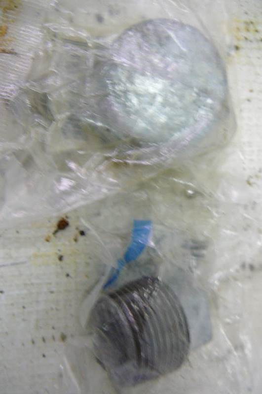 34 Galvanized caps Plugs