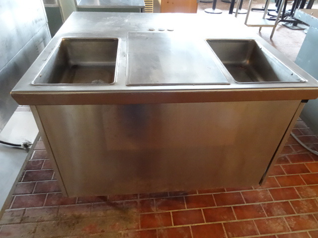 lot 4 image: Heated Serving Station