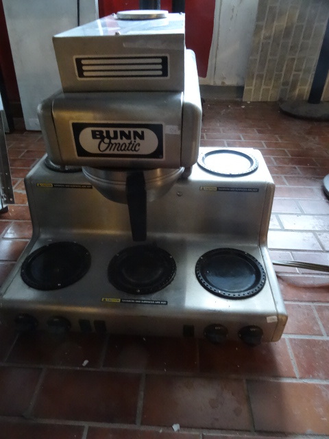 lot 14 image: Bunn Coffee Maker