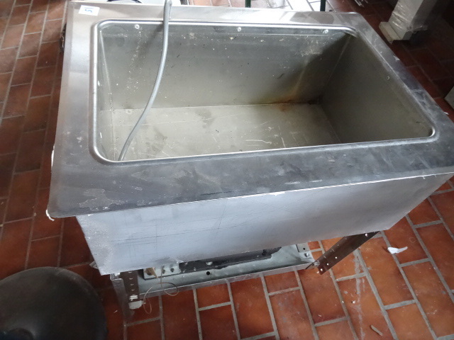 lot 15 image: Drop in Refrigerated Well