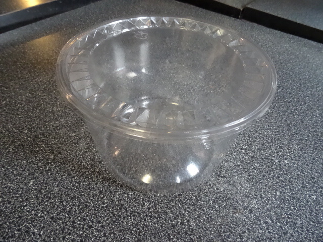 lot 56 image: 60 oz. Classic Tubs Clear with Lids