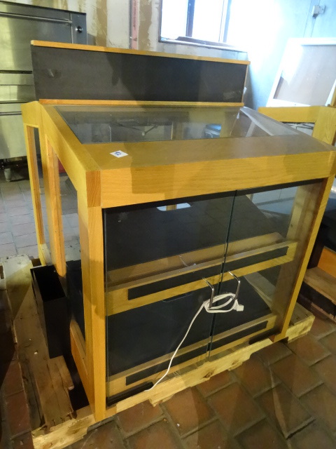 lot 82 image: Lighted Bakery Display Case