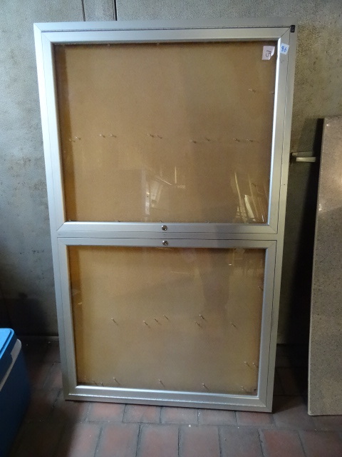 lot 86 image: Quartet Aluminum Framed Message Board