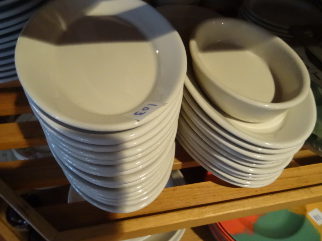 lot 103 image: 6 Oval Dishes Qty 24