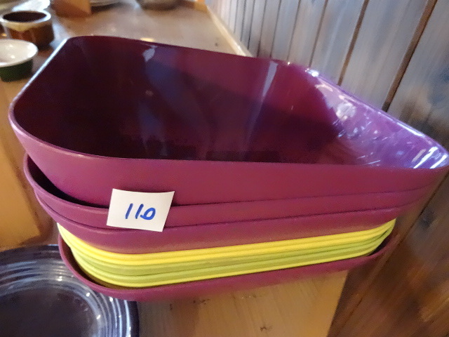 lot 110 image: 9 Plastic Bowls
