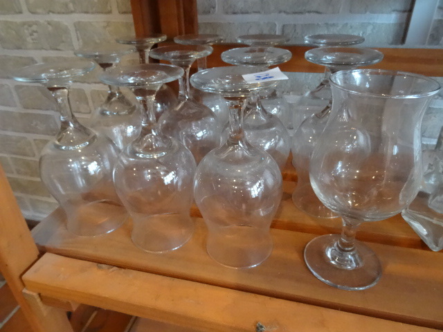 lot 128 image: 12 Wine Glasses