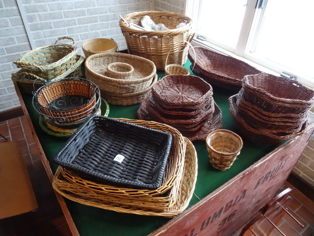 lot 131 image: Misc Wicker Baskets