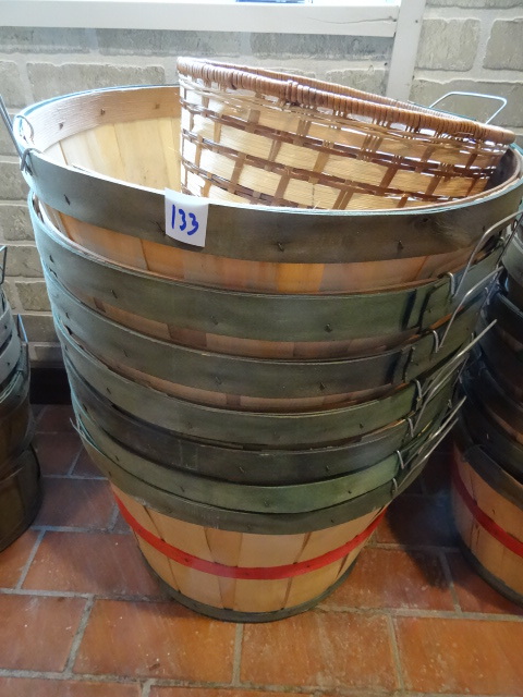 lot 133 image: Large Bushel Baskets Qty 7