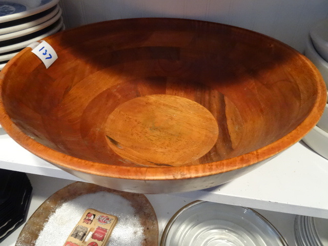 lot 137 image: Wood Bowl