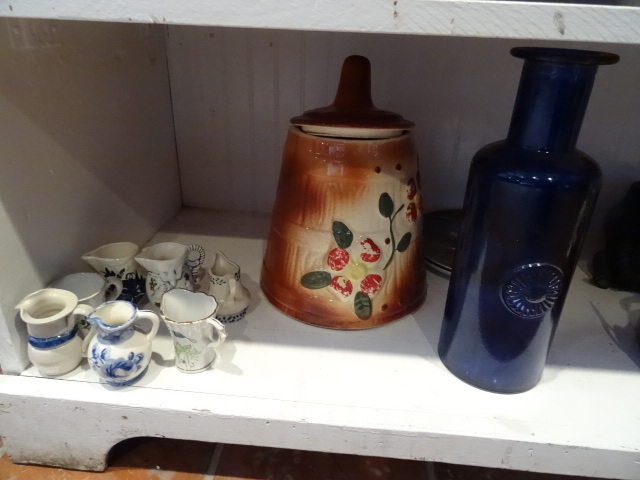 lot 141 image: Misc Home Dcor