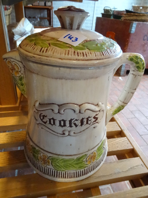 lot 143 image: Cookie Jar