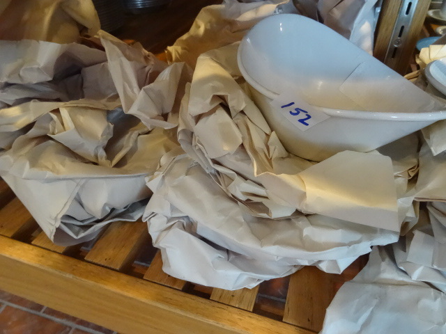 lot 152 image: 7 Decorative Bowls
