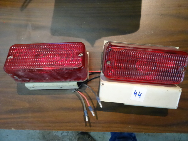 2 Tail Lights with Metal Bracket