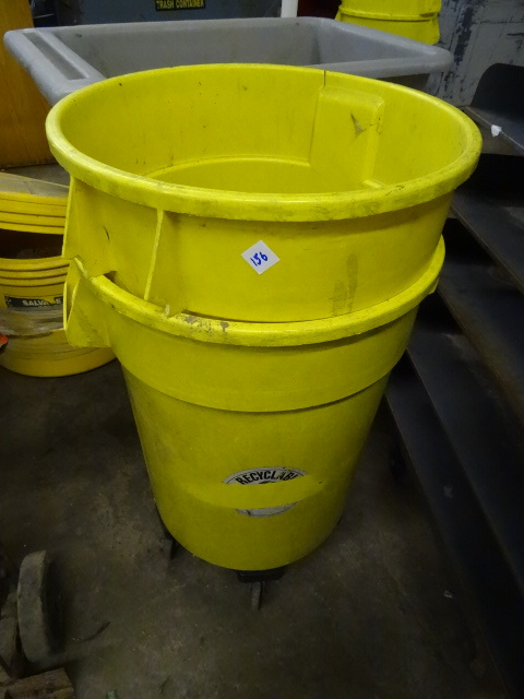 32 Gal. Garbage Cans with Wheels Qty 2