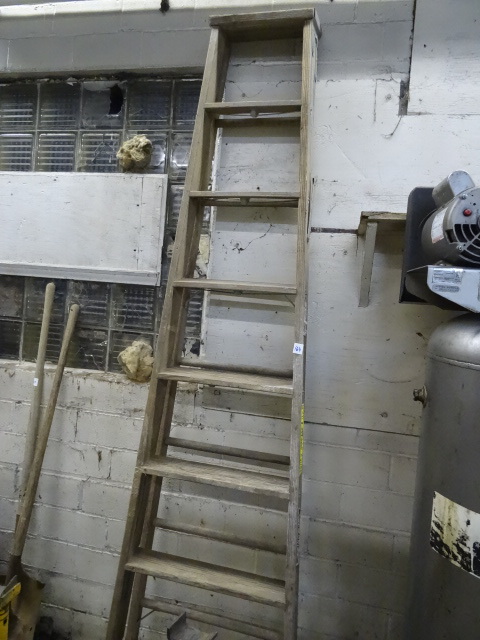 8 Wood Step Ladder