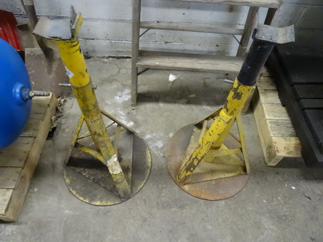 2 Heavy Duty Jack Stands