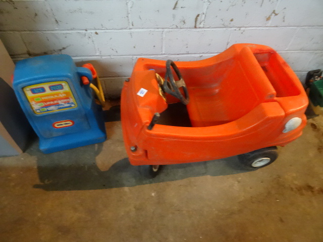 Little Tikes Car and Gas Pump