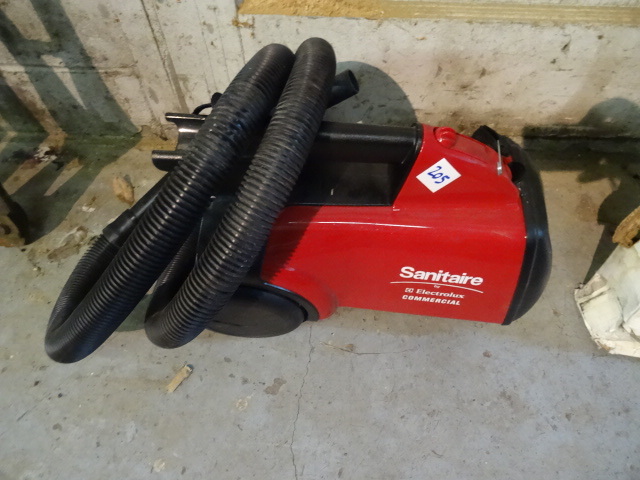 Sanitaire Commercial Vacuum
