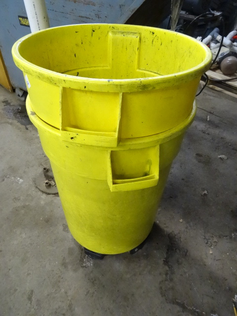 32 Gal. Garbage Cans with Wheels