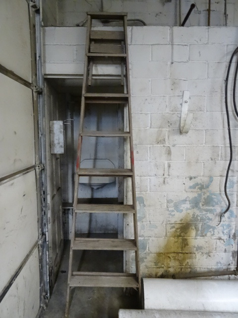 8 Wood Step Ladder