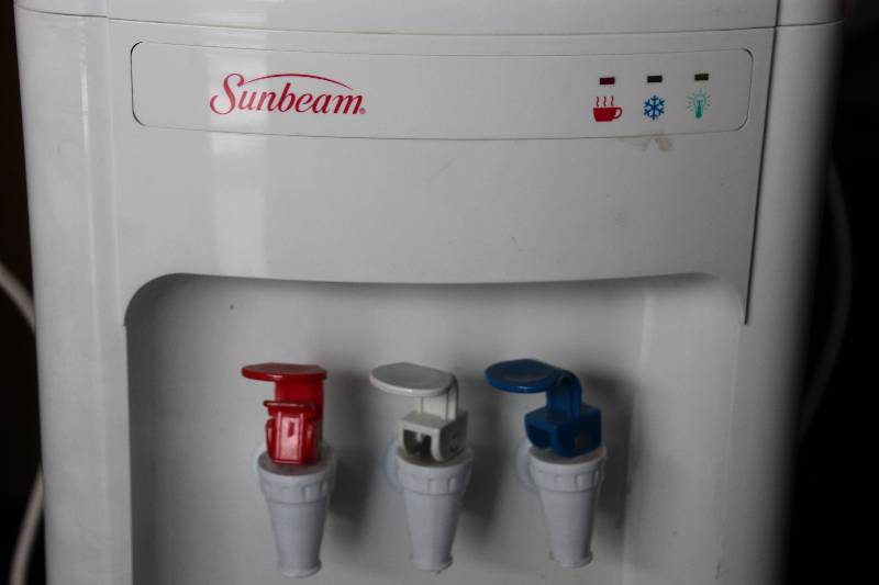 lot 5 image: Sunbeam Water Cooler & Fridge