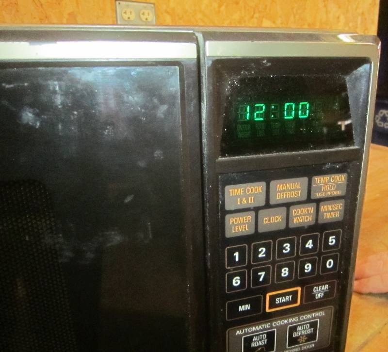 MICROWAVE- WORKS- SPACE MAKER 2 GE-