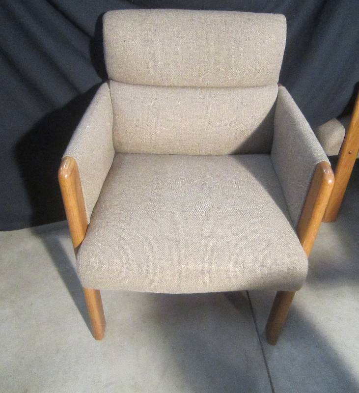 FABRIC AND OAK CONFERENCEOFFICE CHAIR